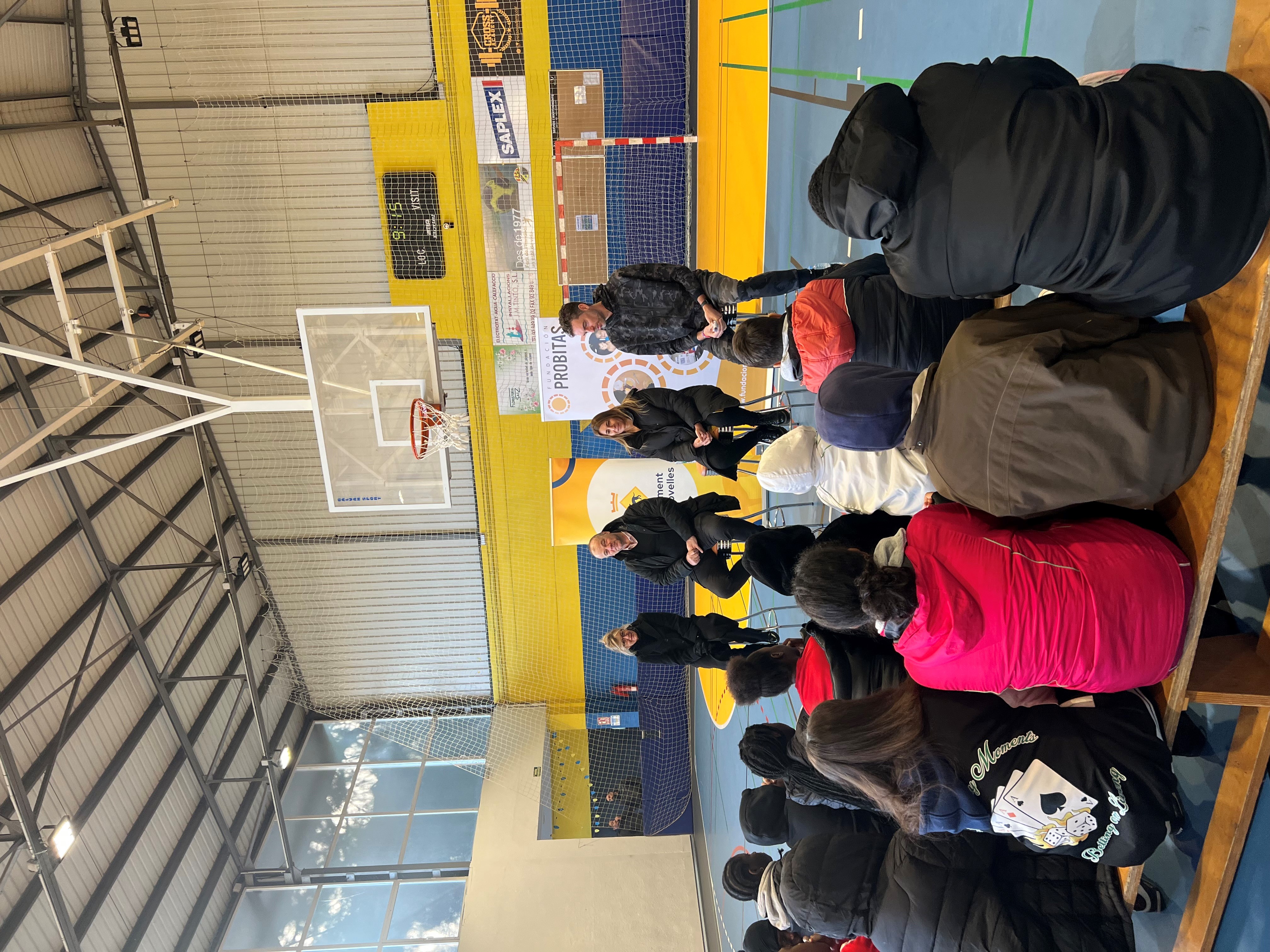 Pau Gasol, an example of a healthy lifestyle for the young people of Canovelles who participate in the Dinem Junts program